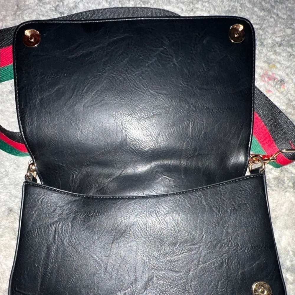 NWOT Ah-Dorned Black Vegan Leather Crossbody Bag Red Green Stripe Guitar Strap - Picture 3 of 4